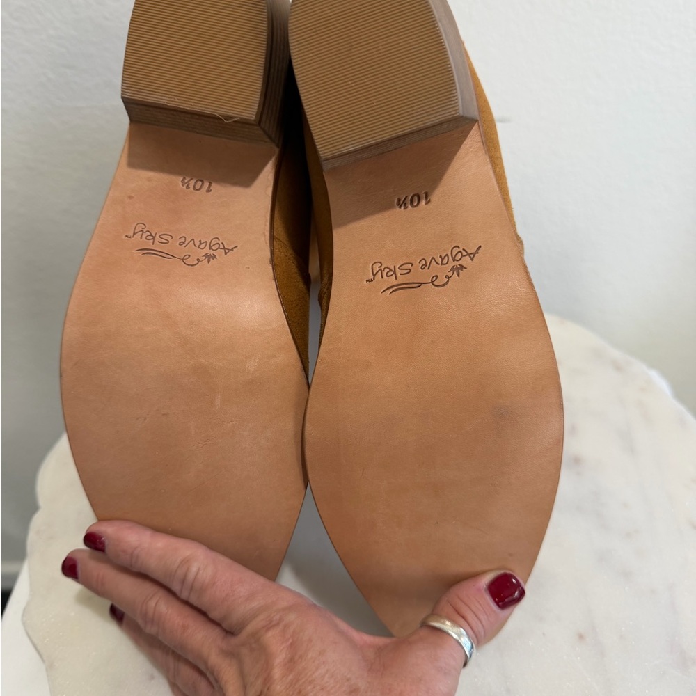 Elegant Suede and Floral Embroidered Caramel Heeled Boots NIB Size 10.5 - Picture 12 of 12
